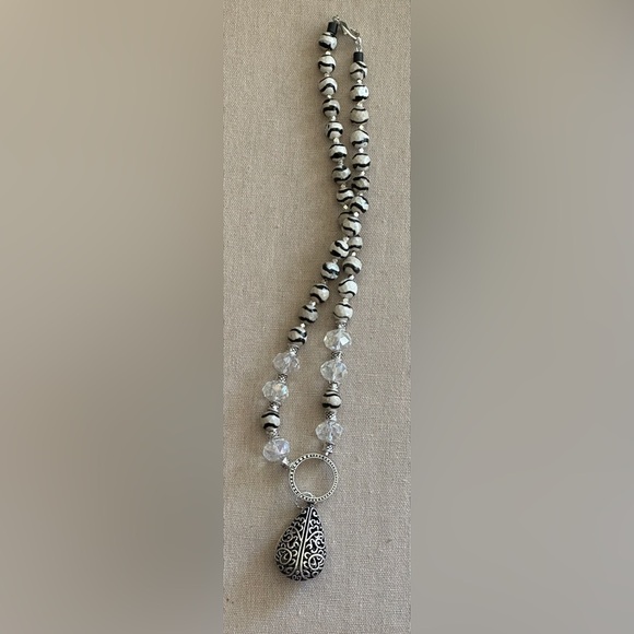 22-1/2 inch Wavy Tibetan Agate Faceted bead necklace NWOT - Picture 8 of 15